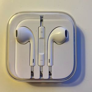 NWOT Apple EarPods with 3.5mm Headphone Plug